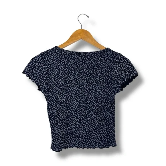 Brandy Melville Zelly Top Buttons Floral Navy Made In Italy Cropped Cottage - Picture 12 of 12